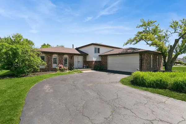 726 E 194th ST, Glenwood, IL 60425