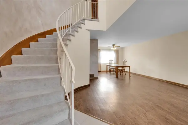 305 Abbey LN, Vernon Hills, IL 60061