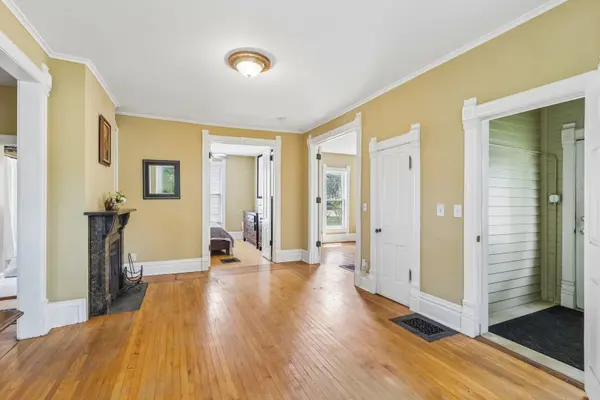 17 S Liberty ST, Elgin, IL 60120