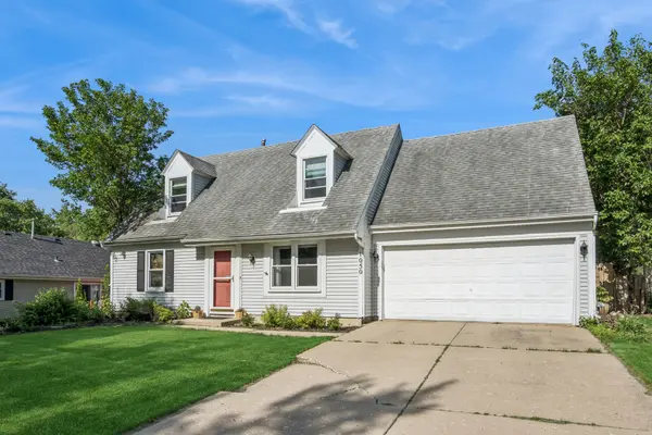1050 Grenada DR, Aurora, IL 60506
