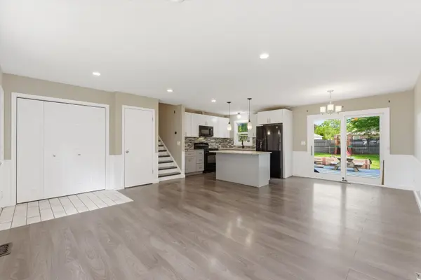 850 Gerald AVE, South Elgin, IL 60177