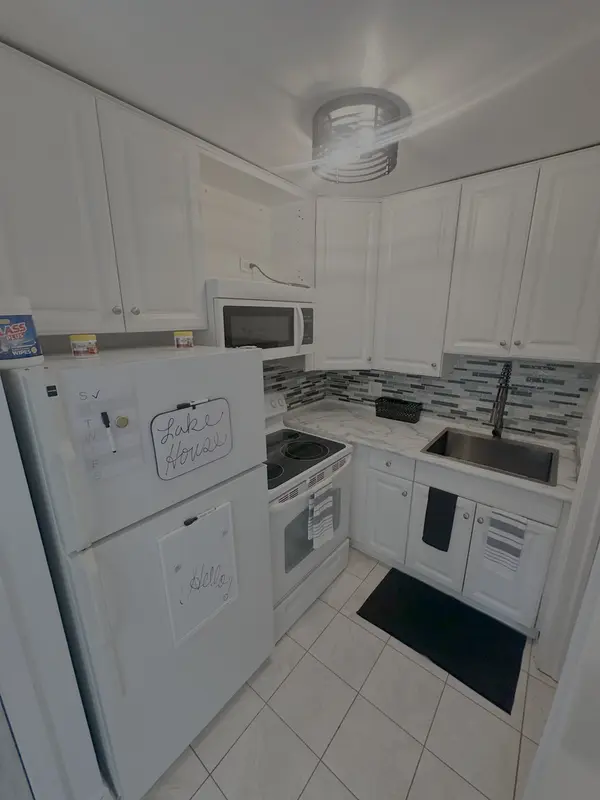44 Nassau Colony #4, Fox Lake, IL 60020