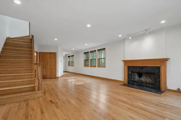 1757 W Newport AVE, Chicago, IL 60657
