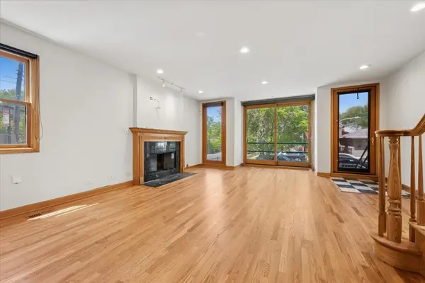 1757 W Newport AVE, Chicago, IL 60657