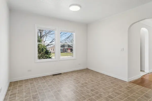 142 S Fremont ST, Palatine, IL 60067