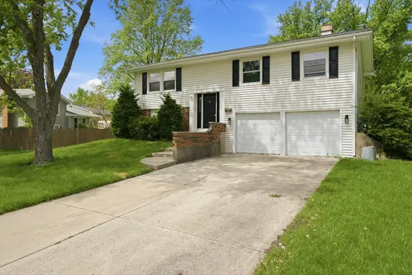 2S206 Mayfield LN, Glen Ellyn, IL 60137