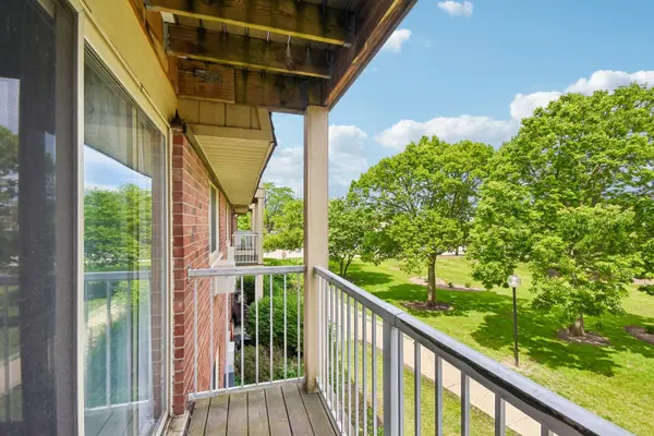1 Villa Verde DR #211, Buffalo Grove, IL 60089