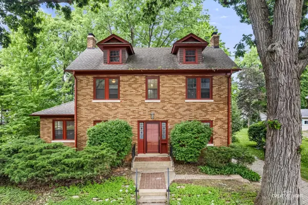 32 School ST, Geneva, IL 60134