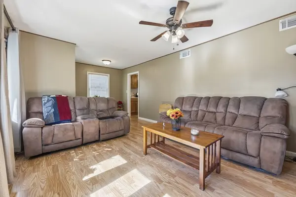 121 S ARCHER RD, Mundelein, IL 60060