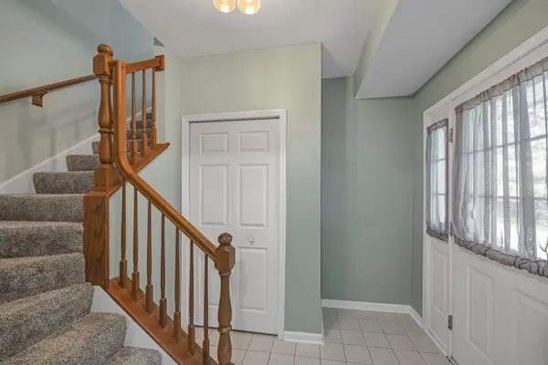 1500 Thornfield LN, Roselle, IL 60172