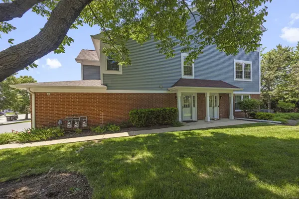 1500 Thornfield LN, Roselle, IL 60172