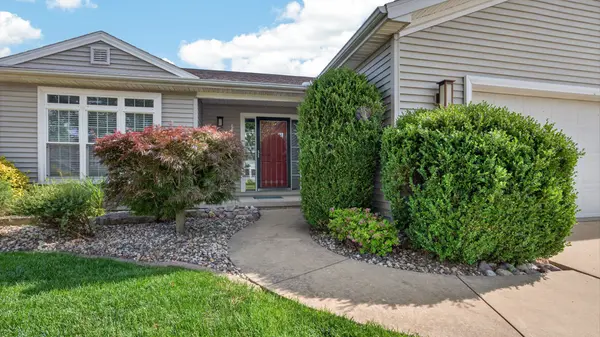 4 Minks CT, Bloomington, IL 61704