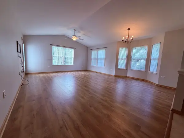 22 Rolling Oaks RD #D, Sugar Grove, IL 60554