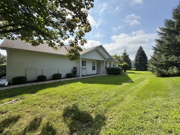 22 Rolling Oaks RD #D, Sugar Grove, IL 60554
