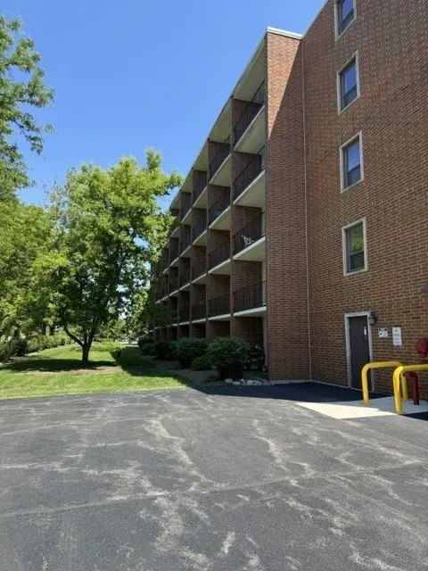 255 S West AVE #305, Elmhurst, IL 60126