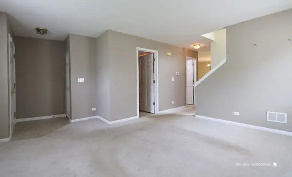 331 E Camden LN E, Round Lake Beach, IL 60073