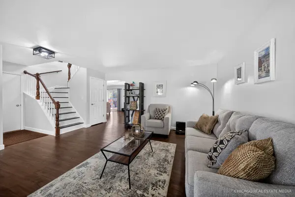 808 Castleton CT, Mundelein, IL 60060