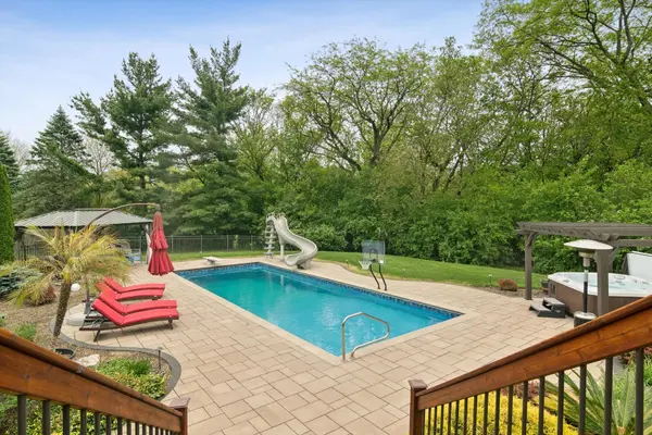 5229 Briarcrest LN, Long Grove, IL 60047