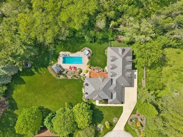 5229 Briarcrest LN, Long Grove, IL 60047