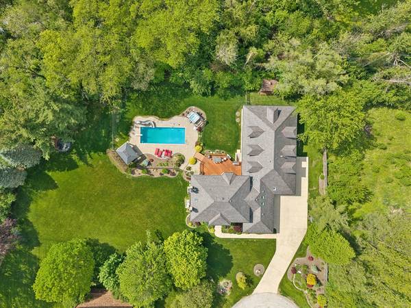 5229 Briarcrest LN, Long Grove, IL 60047