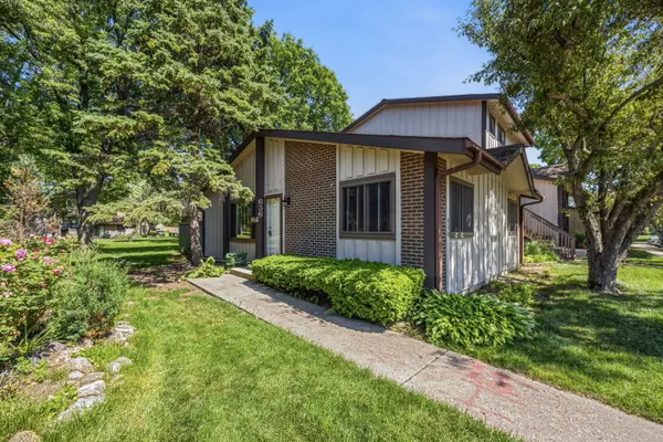 636 FORUM DR #636, Roselle, IL 60172