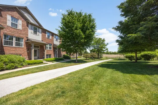 302 Devoe DR, Oswego, IL 60543