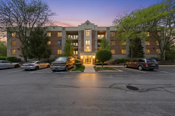 7841 W 157th ST #305, Orland Park, IL 60462
