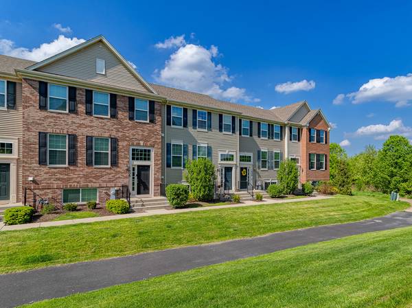 1609 Deer Pointe DR, South Elgin, IL 60177