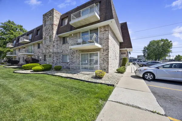 3237 S Manor DR #110, Lansing, IL 60438