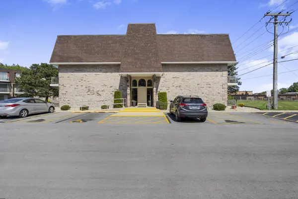 3237 S Manor DR #110, Lansing, IL 60438