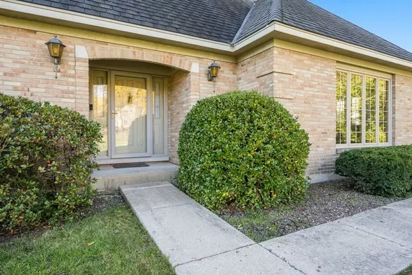 36W787 Red Haw LN, St. Charles, IL 60174