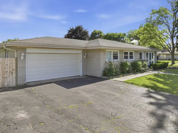 2001 Plainfield DR, Des Plaines, IL 60018