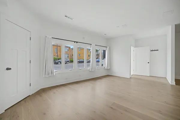 5778 N Elston AVE, Chicago, IL 60646