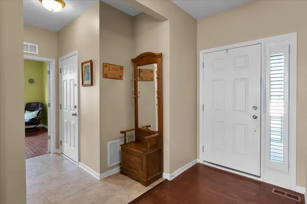 692 Canton CT, Oswego, IL 60543
