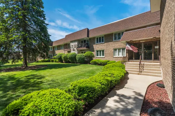 200 S Dee RD #1D, Park Ridge, IL 60068