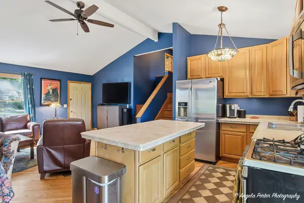 12 Sunshine AVE, Third Lake, IL 60030