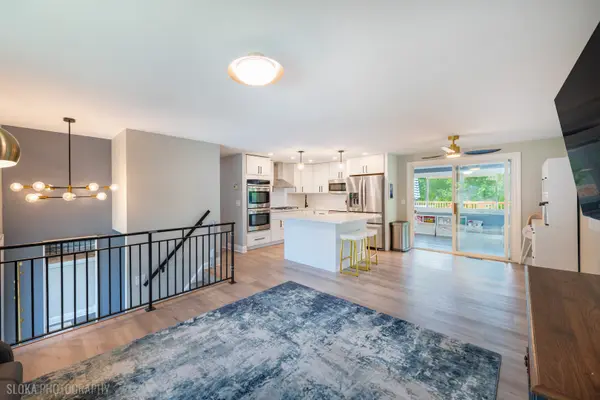 532 Cambridge DR, Schaumburg, IL 60193
