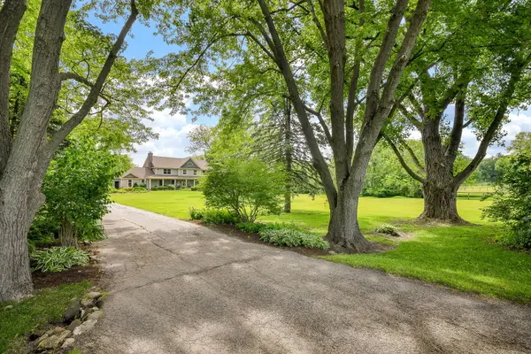 41W555 Wayne DR, St. Charles, IL 60175