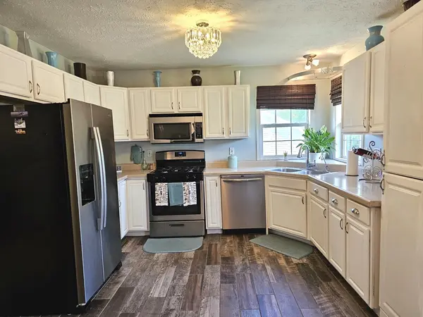 407 Staffordshire DR, Poplar Grove, IL 61065
