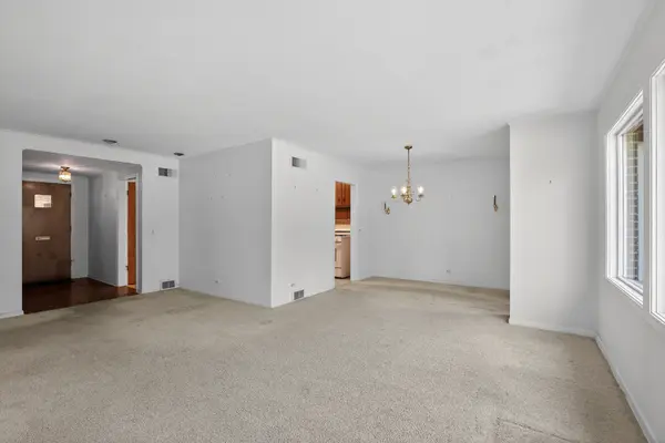 1400 London LN, Glenview, IL 60025