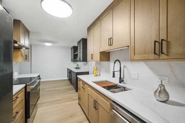 1621 Mission Hills RD #404, Northbrook, IL 60062