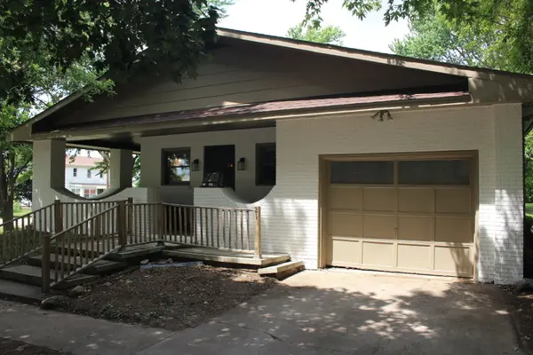21 Ash ST, Weldon, IL 61882