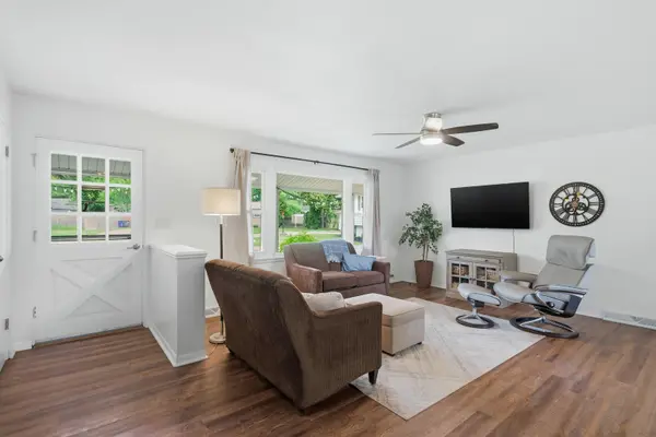 1717 Elmwood CT, Bettendorf, IA 52722