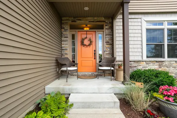 5882 Vanderginst CT, Bettendorf, IA 52722