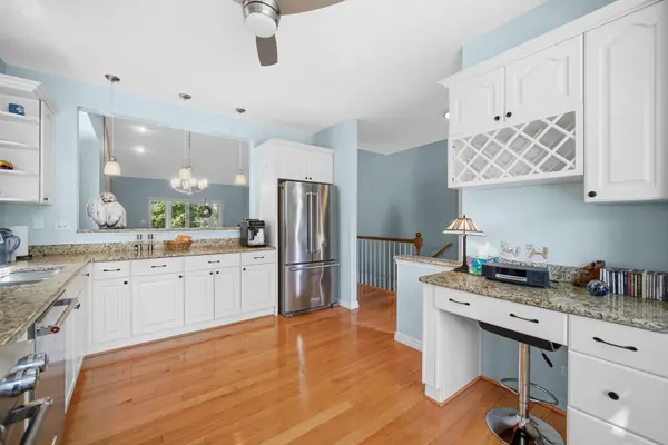 720 Viewpointe DR, St. Charles, IL 60174