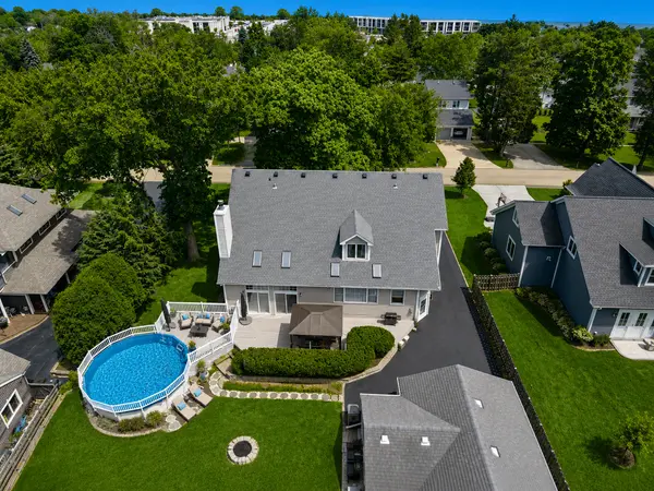 323 N Pleasant RD, Lake Zurich, IL 60047
