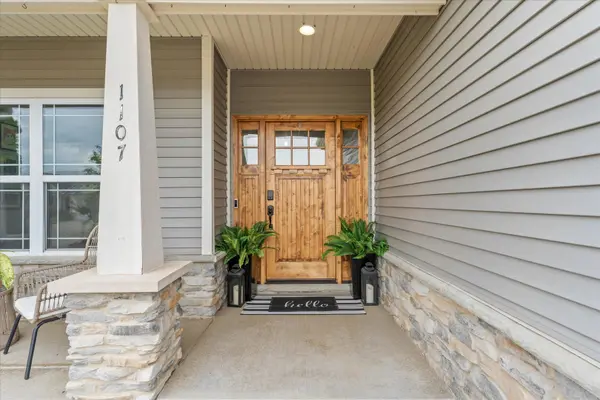 1107 Farm Lake DR, Mahomet, IL 61853