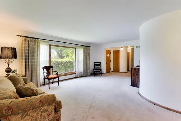 3360 W Arthur AVE, Lincolnwood, IL 60712
