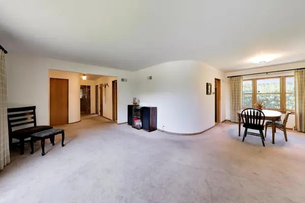 3360 W Arthur AVE, Lincolnwood, IL 60712