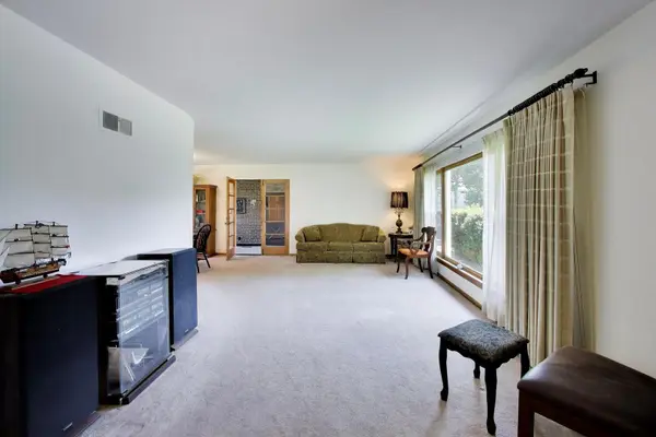 3360 W Arthur AVE, Lincolnwood, IL 60712